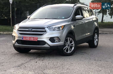 Внедорожник / Кроссовер Ford Escape 2016 в 