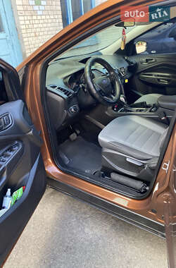 Внедорожник / Кроссовер Ford Escape 2017 в 