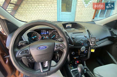 Внедорожник / Кроссовер Ford Escape 2017 в 