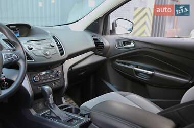 Внедорожник / Кроссовер Ford Escape 2016 в 