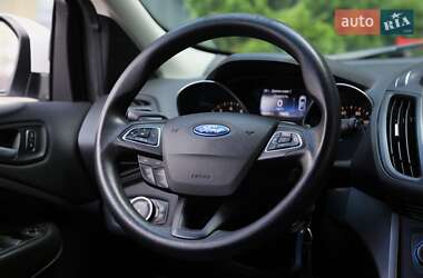 Внедорожник / Кроссовер Ford Escape 2016 в 