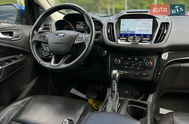 Внедорожник / Кроссовер Ford Escape 2017 в 