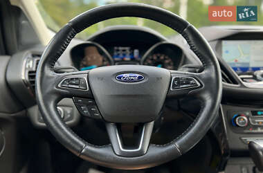 Внедорожник / Кроссовер Ford Escape 2017 в 