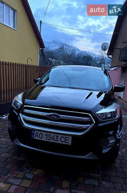 Внедорожник / Кроссовер Ford Escape 2017 в 