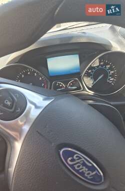 Внедорожник / Кроссовер Ford Escape 2015 в 