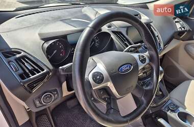 Внедорожник / Кроссовер Ford Escape 2015 в 