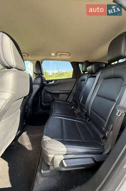Внедорожник / Кроссовер Ford Escape 2020 в 