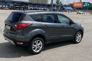 Внедорожник / Кроссовер Ford Escape 2018 в 