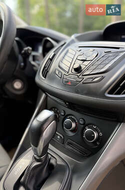 Внедорожник / Кроссовер Ford Escape 2014 в 