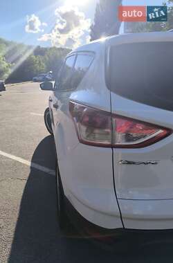 Внедорожник / Кроссовер Ford Escape 2013 в 