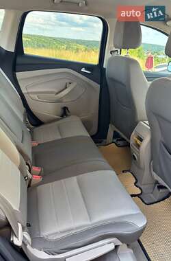 Внедорожник / Кроссовер Ford Escape 2015 в 