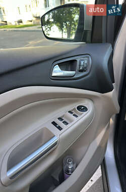 Внедорожник / Кроссовер Ford Escape 2012 в 