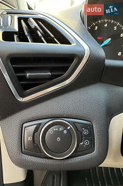 Внедорожник / Кроссовер Ford Escape 2012 в 