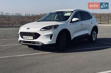 Внедорожник / Кроссовер Ford Escape 2020 в 