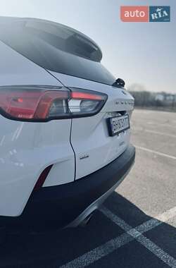 Внедорожник / Кроссовер Ford Escape 2020 в 
