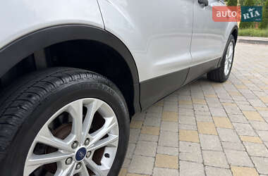 Внедорожник / Кроссовер Ford Escape 2017 в 