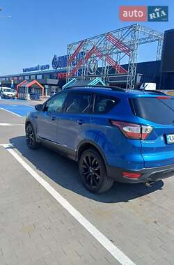 Внедорожник / Кроссовер Ford Escape 2017 в 