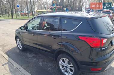 Внедорожник / Кроссовер Ford Escape 2018 в 