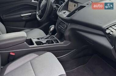 Внедорожник / Кроссовер Ford Escape 2018 в 