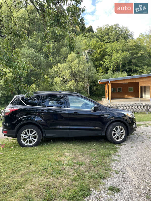 Внедорожник / Кроссовер Ford Escape 2016 в Ужгороде
