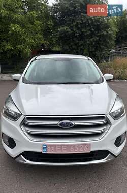 Внедорожник / Кроссовер Ford Escape 2017 в 