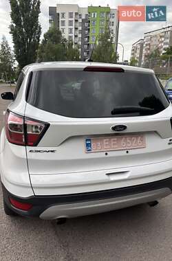 Внедорожник / Кроссовер Ford Escape 2017 в 