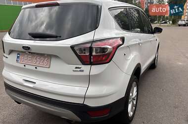 Внедорожник / Кроссовер Ford Escape 2017 в 