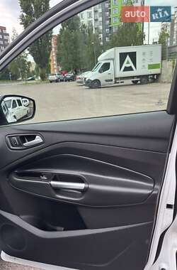 Внедорожник / Кроссовер Ford Escape 2017 в 