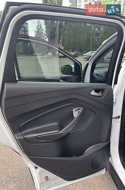 Внедорожник / Кроссовер Ford Escape 2017 в 