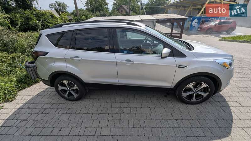 Позашляховик / Кросовер Ford Escape 2016 в Івано-Франківську