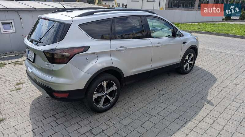 Позашляховик / Кросовер Ford Escape 2016 в Івано-Франківську