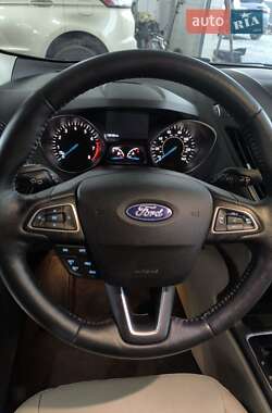 Внедорожник / Кроссовер Ford Escape 2018 в 