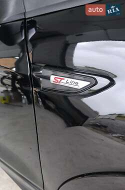 Внедорожник / Кроссовер Ford Escape 2018 в 