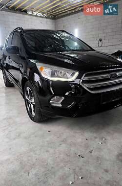 Внедорожник / Кроссовер Ford Escape 2018 в 