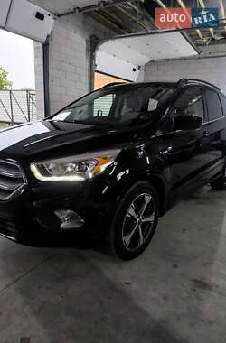 Внедорожник / Кроссовер Ford Escape 2018 в 