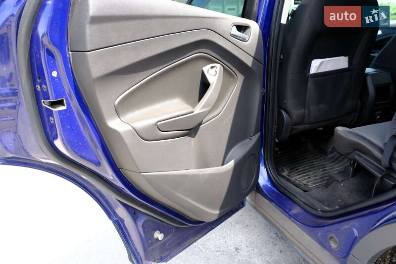 Внедорожник / Кроссовер Ford Escape 2016 в Днепре