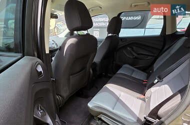 Внедорожник / Кроссовер Ford Escape 2017 в 