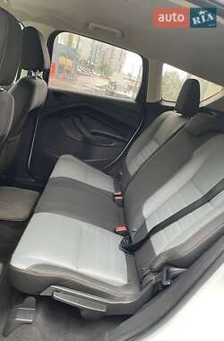 Внедорожник / Кроссовер Ford Escape 2016 в 