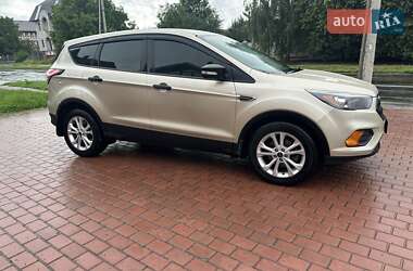 Внедорожник / Кроссовер Ford Escape 2018 в 