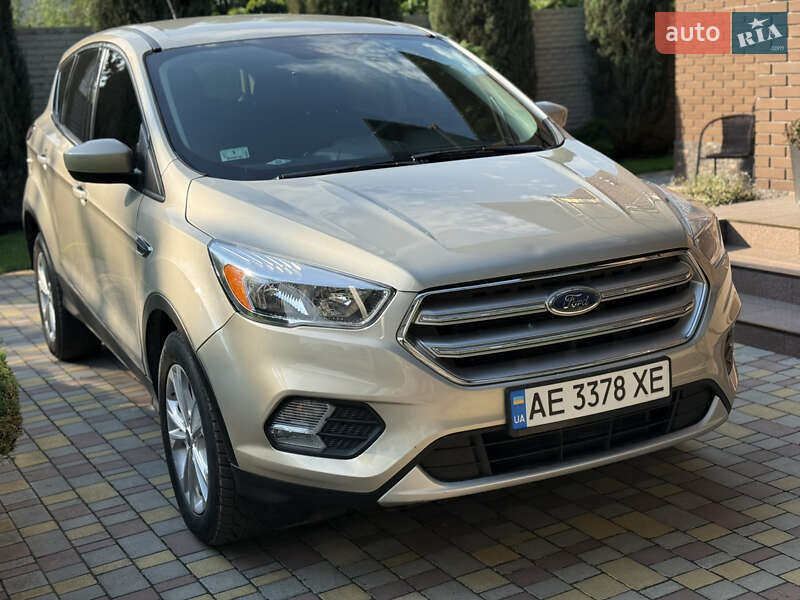 Внедорожник / Кроссовер Ford Escape 2017 в Днепре