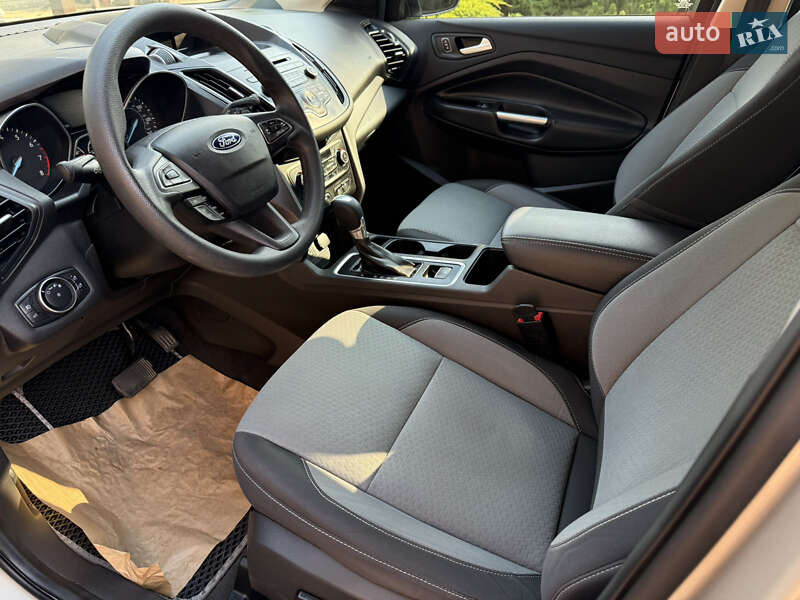 Внедорожник / Кроссовер Ford Escape 2017 в Днепре
