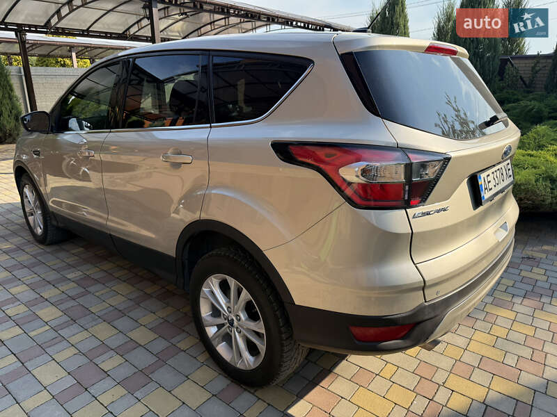 Внедорожник / Кроссовер Ford Escape 2017 в Днепре