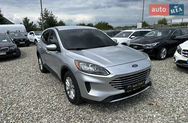 Внедорожник / Кроссовер Ford Escape 2020 в 