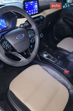 Внедорожник / Кроссовер Ford Escape 2022 в 