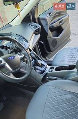 Внедорожник / Кроссовер Ford Escape 2014 в 