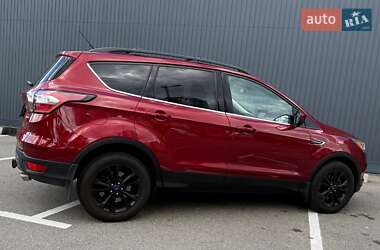 Внедорожник / Кроссовер Ford Escape 2017 в 