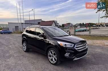 Внедорожник / Кроссовер Ford Escape 2019 в 