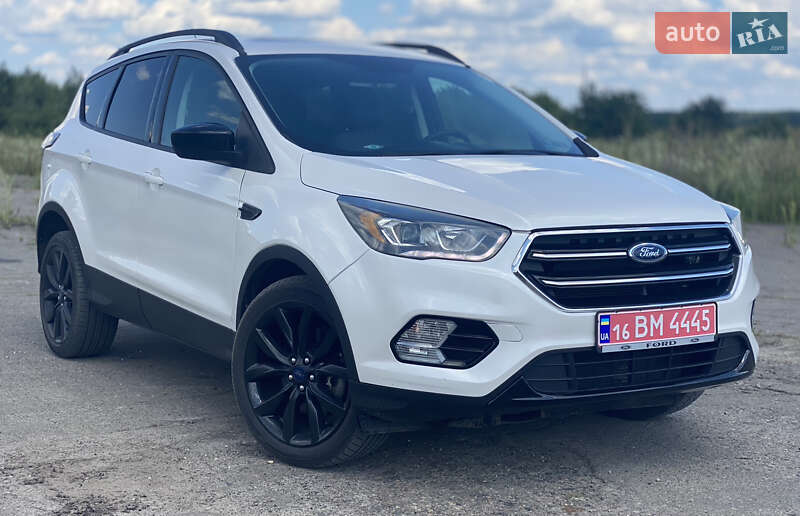 Внедорожник / Кроссовер Ford Escape 2016 в Сарнах