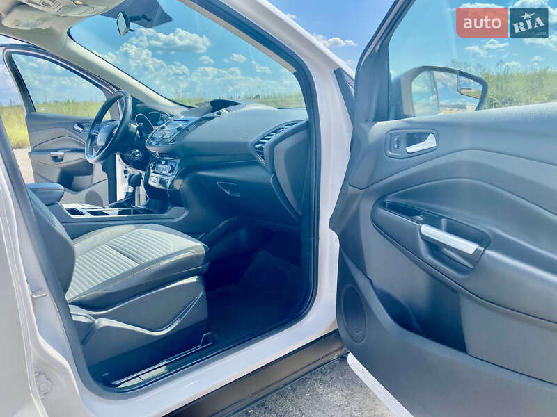 Внедорожник / Кроссовер Ford Escape 2016 в Сарнах