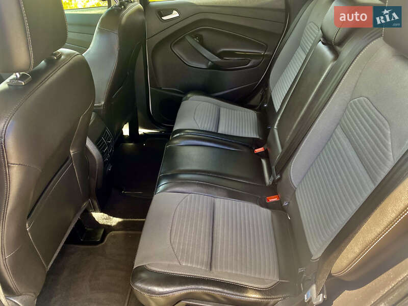 Внедорожник / Кроссовер Ford Escape 2016 в Сарнах